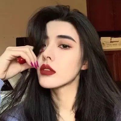 背背篓的网球少年